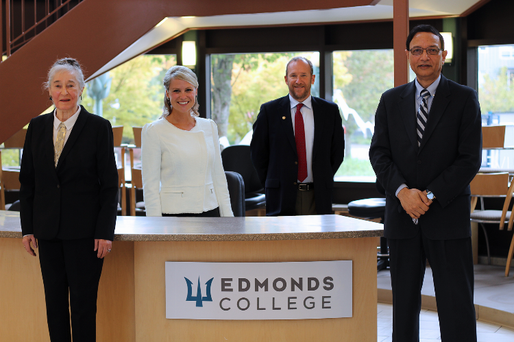 (from left) d’Elaine Johnson, CWU Executive Director of Extended Learning and Outreach Dr. Lauren Hibbs, EC Foundation Executive Director Brad Thomas, and EC President Dr. Amit B. Singh.